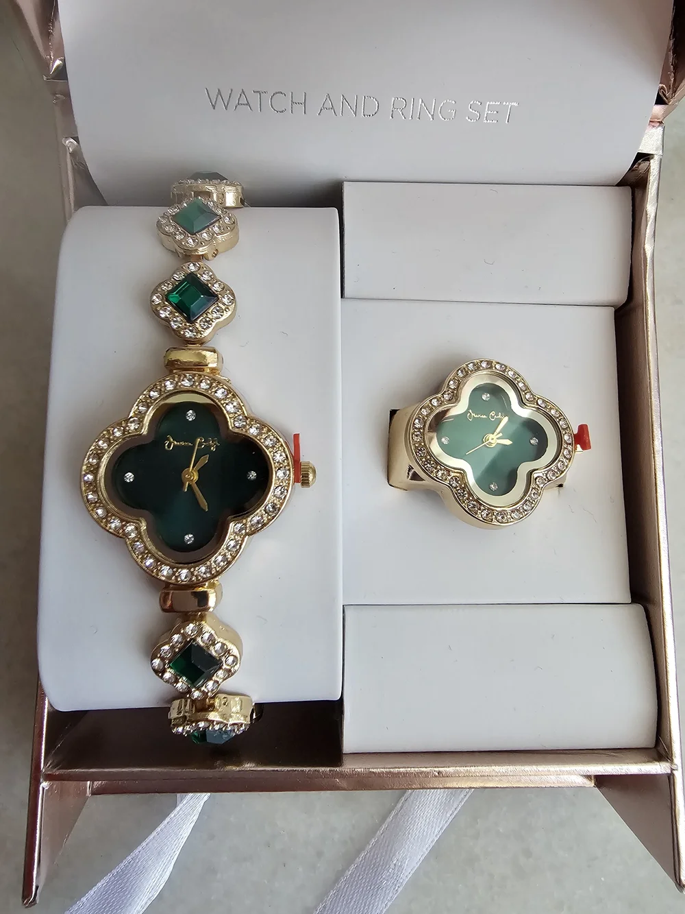 N/A elegant gold